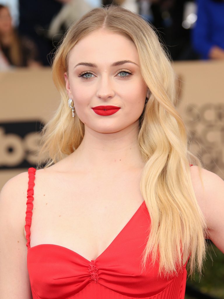  Sophie-Turner-Wiki-Biography-Age-Height-Weight-Profile-Body-Measurement
